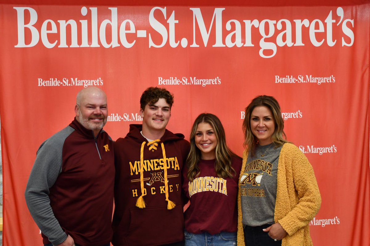 Pen-to-paper makes it official! Happy signing day, <a href="/TSarsland/">Tristan Sarsland</a> (<a href="/ClarksonMHockey/">Clarkson Men’s Hockey</a>), <a href="/yakesh_brady/">Brady Yakesh</a> (<a href="/GopherHockey/">Minnesota Men’s Hockey</a>) &amp; families! #RedKnights #BSMproud🛡