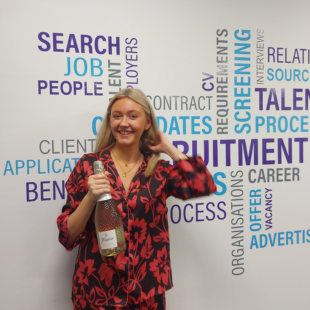 GetRecruitedJob's tweet image. Congratulations Alexandra on your first deal this week!

Alexandra is one of the newest Resourcers to join our team, having only joined us three weeks ago.

Visit our website for our latest vacancies: get-recruited.co.uk/join-us/

#hiring #recruitment #recruiting #applynow #jobsearch