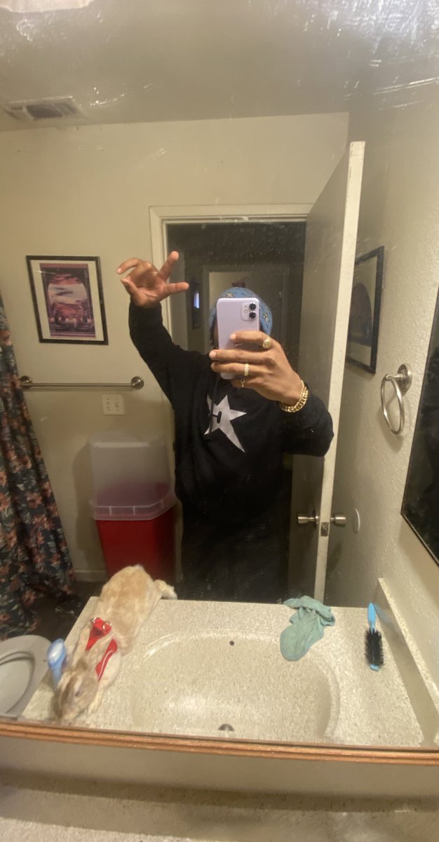2nu3600's tweet photo. Fr best of buds, we get high n fly together https://t.co/gM6xKtbifq