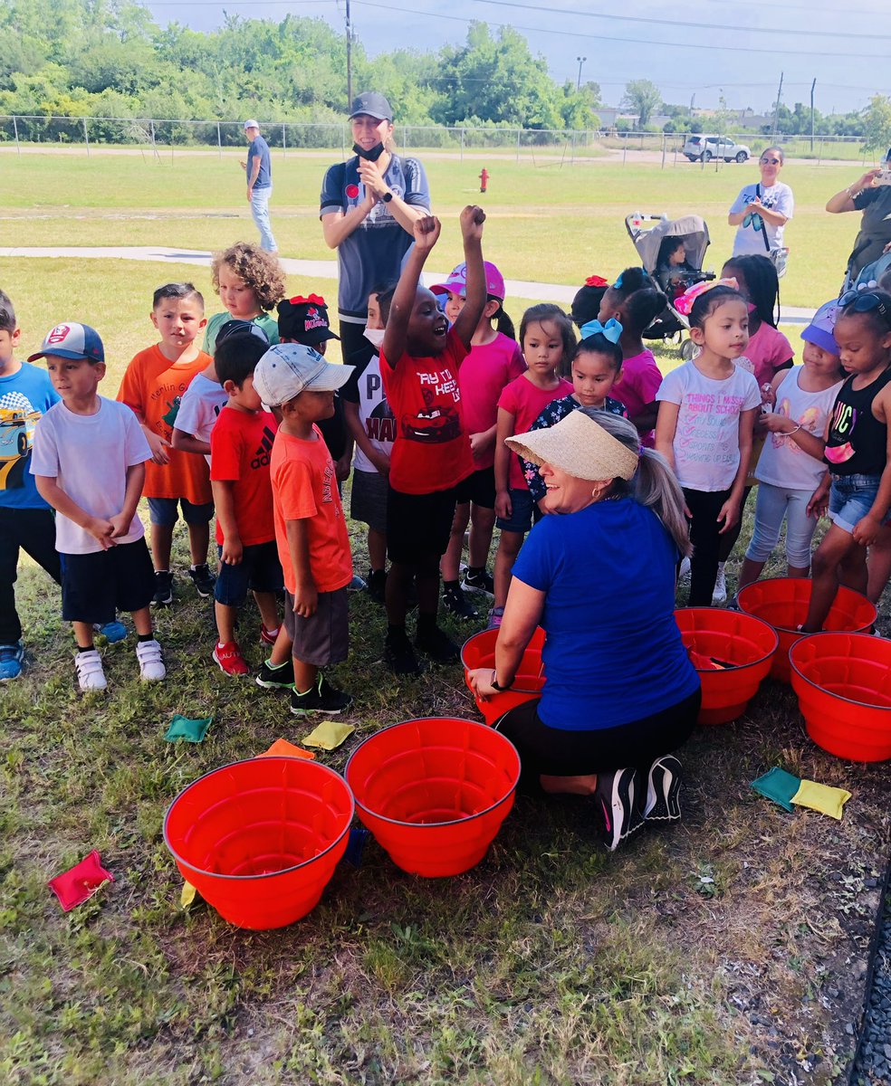 _scampuzano_'s tweet photo. ☀️Sports Day was so much fun! ☀️ #PowerofPrimary⚽️ #PreKindergarden🏀 @AldineISD 🏈@Primary_AISD⚾️@AldineEsl 🎾 @Griggs_AISD 🏅 https://t.co/lF314dUh6g
