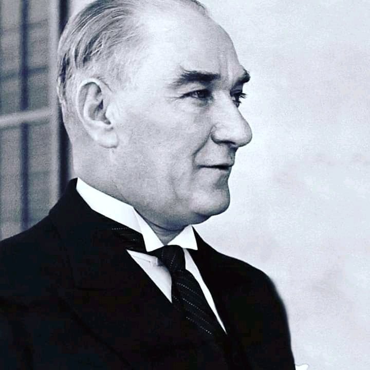 ATATÜRK ve silah arkadaşlarına sonsuz minnetle;
Bayramımız kutlu olsun...