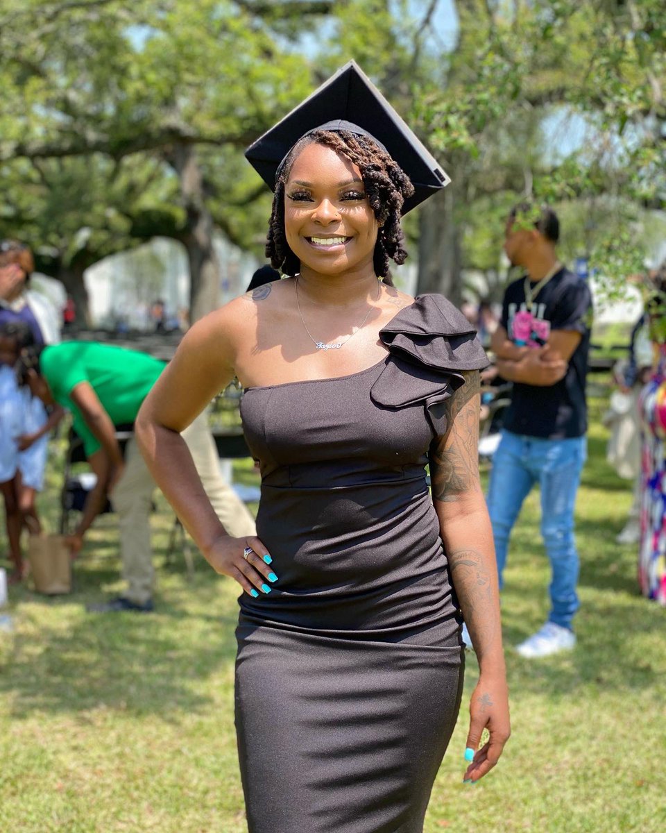 DillardUniCheer's tweet photo. Everyone please congratulate our recent graduate, Taylor!! We are so proud of you and know that you will continue to accomplish your goals! @taylorfauntroy #WCW #2022graduate #HBCUGRAD #HBCUCHEER  #DUCheer #DUathletics #DillardUniversityCheer https://t.co/eCmNjXHrBw