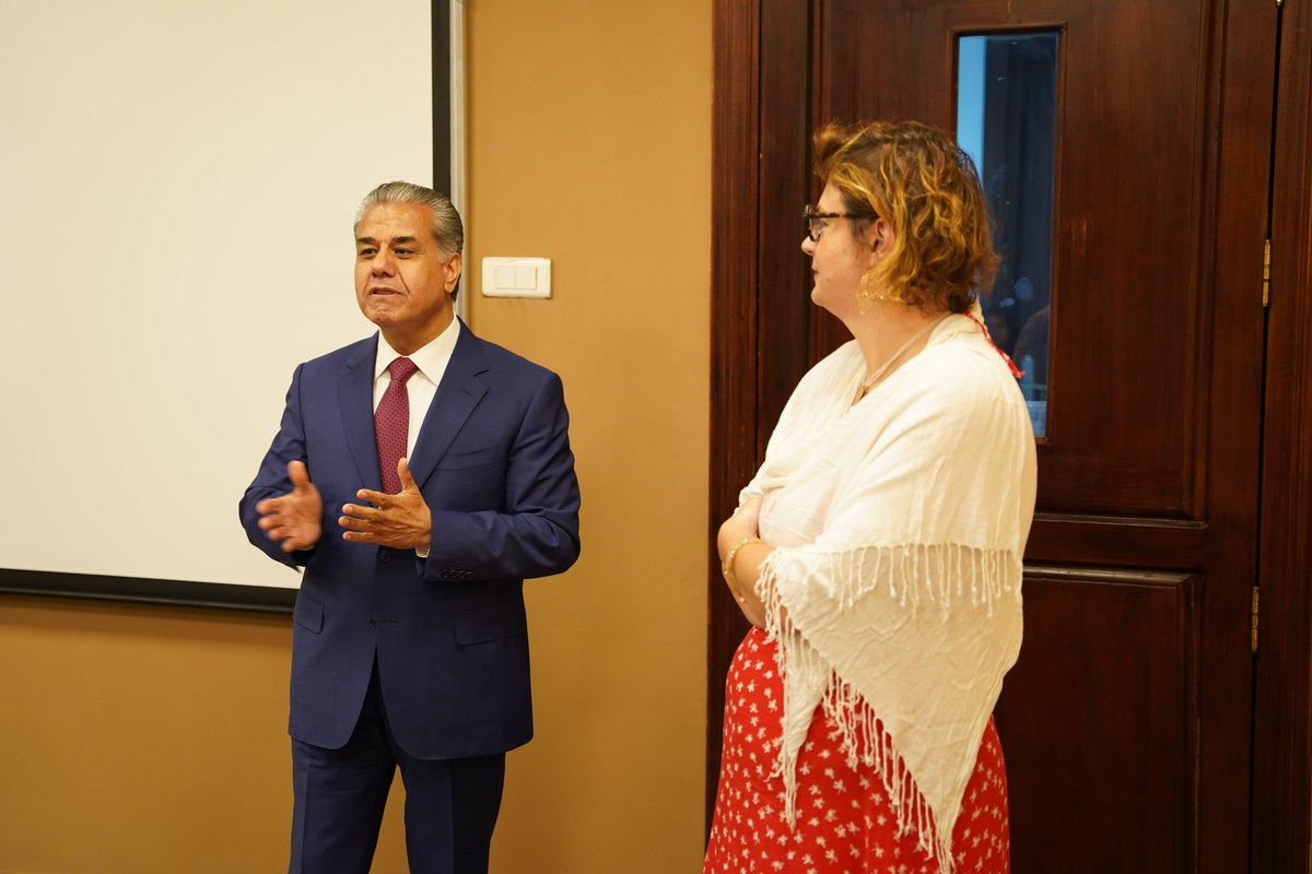 UKH_official's tweet photo. @paretmb discussed with #UKH students of master in Diplomacy &amp; International Law #EU's role in the KRI, their coordination and engagement in the region and areas of mutual cooperation with the @Kurdistan. 
@FalahMustafa https://t.co/hreR4G4uS5