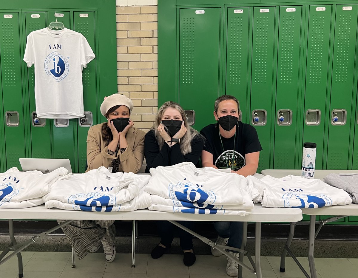 ThomasKelly_CP's tweet photo. AP/IB/DC t-shirt distribution with Ms. McGuire, Ms. Barron and Ms. Brown! #KellyGoesToCollege #CollegeCredit #IB #DualCredit #AP https://t.co/XlMYTBHX8r