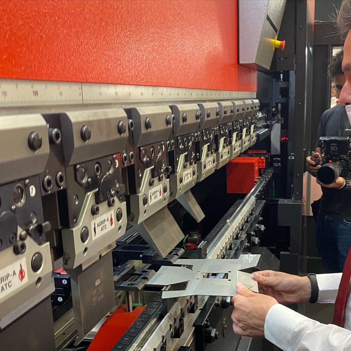 Lamiera2025's tweet photo. #macchineutensili e #tecnologie per la #deformazione e il #taglio della #lamiera in mostra a @FieraMilanoSpa fino a sabato 21 maggio. https://t.co/u4xs7aNZhT