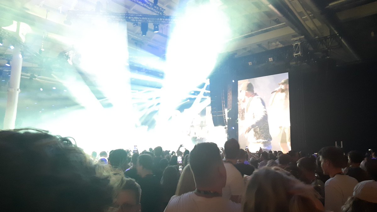 CryptoCoinHans's tweet photo. Bass,Bass...wir brauchen Bass #OMR #dasBo https://t.co/dl0tDvmjGW