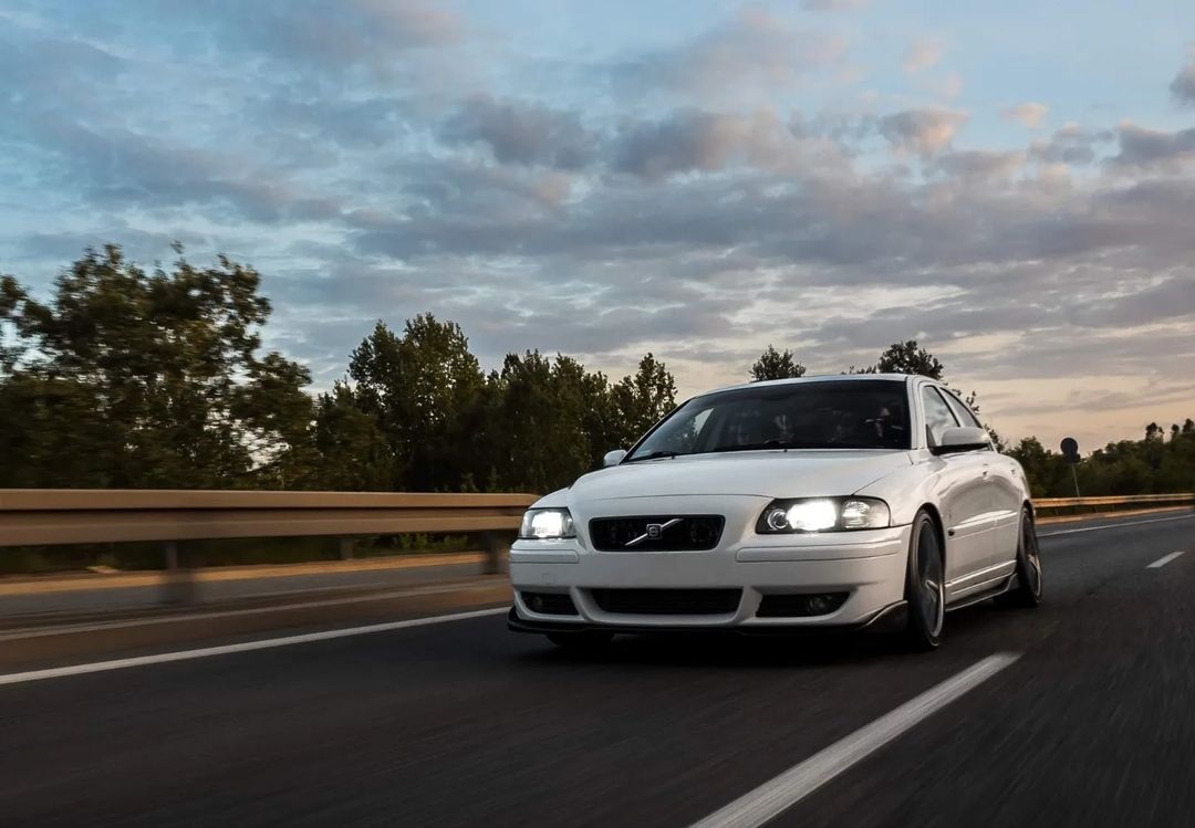SwedishBM's tweet photo. 🇸🇪 The home of Swedish Car Culture and Merchandise 🇸🇪⁠

⁠👤: @kamifotopl
@bziuk_photography

#Volvo #s60 #volvo_pics #notnoRmal #volvos60 #volvonation #sunset #sun #sunsetlovers #swedishboostmafia #svenskbilcultur https://t.co/7ndozUxKYI