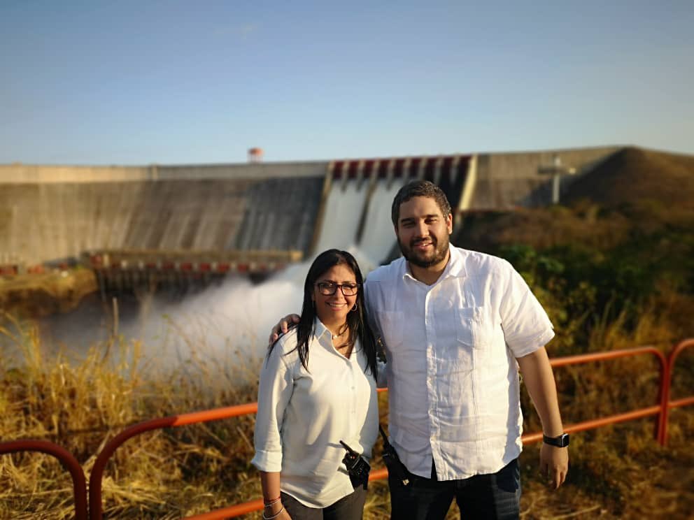 Feliz cumpleaños a una mujer trabajadora, leal y aguerrida!! Gracias totales!! Venceremos!! <a href="/delcyrodriguezv/">Delcy Rodríguez</a>