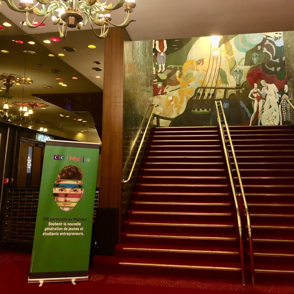cic's tweet photo. 🚀 C'est parti pour la remise des #PrixMoovjee 2022 ! Au programme de cette soirée exceptionnelle en direct du Grand Rex à Paris : des jeunes #entrepreneurs, des idées de boîtes et des récompenses. 
Un événement organisé par le @Moovjee, dont le CIC est partenaire historique 🤝 https://t.co/UiQxTI7x5H