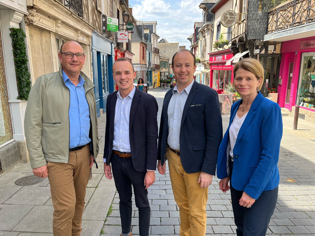 ilecallennec's tweet photo. Ravie de faire équipe avec Dominique Denieul pour coprésider le comité de soutien @jhouillot @pierreleonardi #legislatives2022 ##5èCirconscription #IlleEtVilaine #Vitré 🤗 https://t.co/J0LvtjiP9l