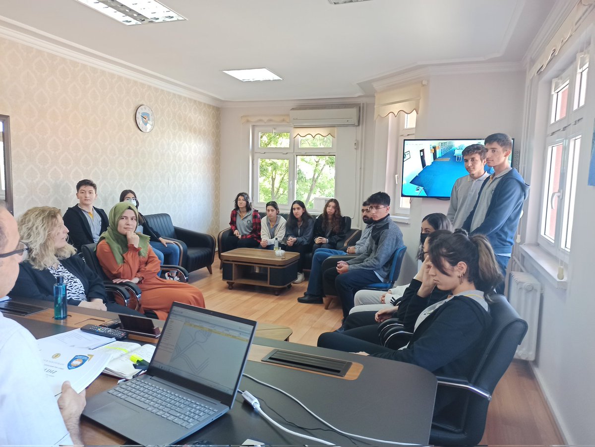 "Birlikte Güzeliz" ekibi olarak okulumuz tarafından verilen katılım ve teşekkür sertifikalarımızı aldık. Bu güzel projede bizlere destek veren herkese, her türlü imkânı sunan okul müdürümüz, müdür yardımcılarımız ve öğretmenlerimize ayrıca teşekkür ederiz. #birliktegüzelizCFL 🎈