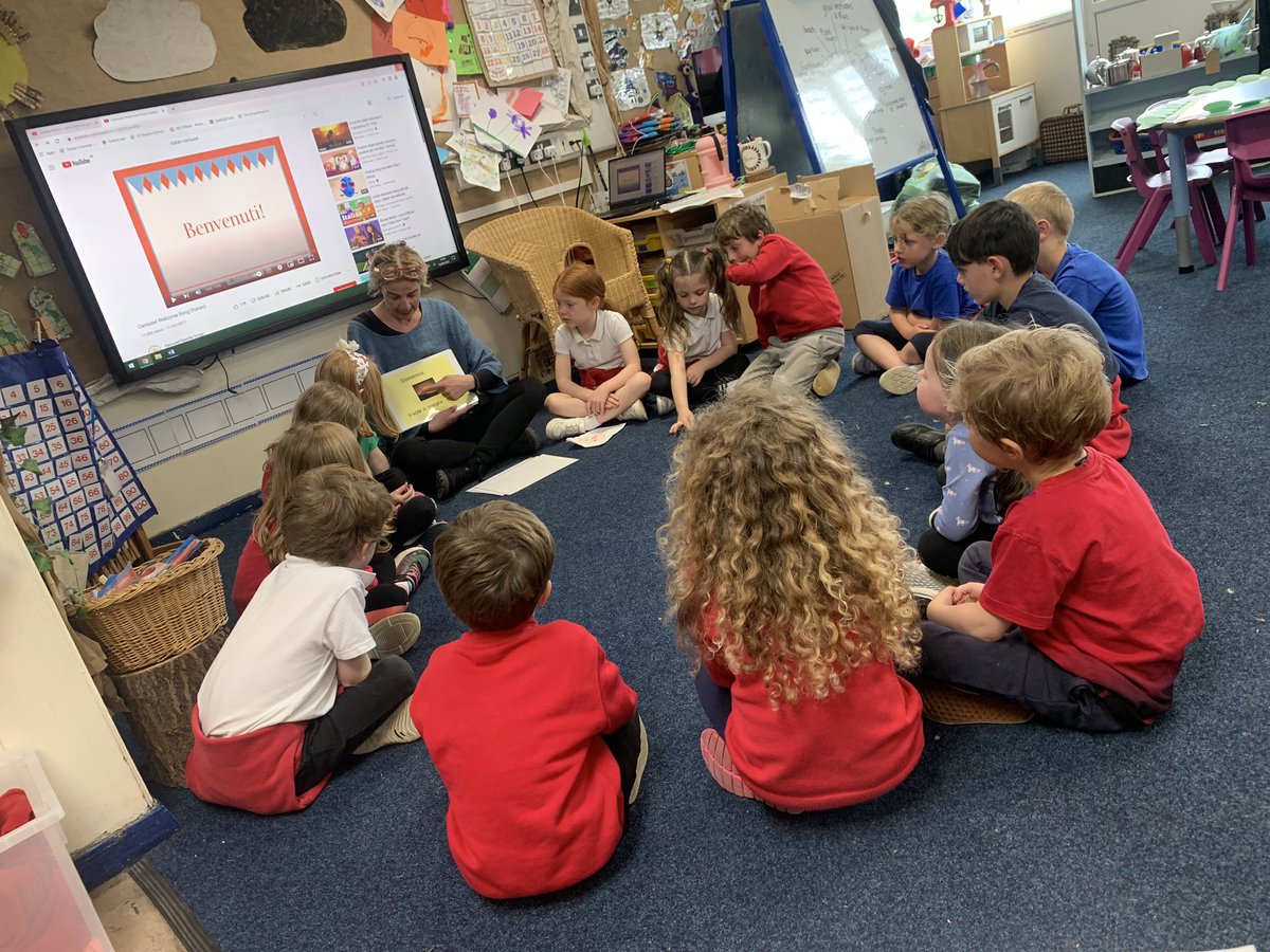 MayalsSchool's tweet photo. Reception have been super busy in Language club today, learning all by about the very hungry caterpillar in Italian 🐛 fantástico 🇮🇹 #MayCom #MayLLC https://t.co/g7XLbVnKHV