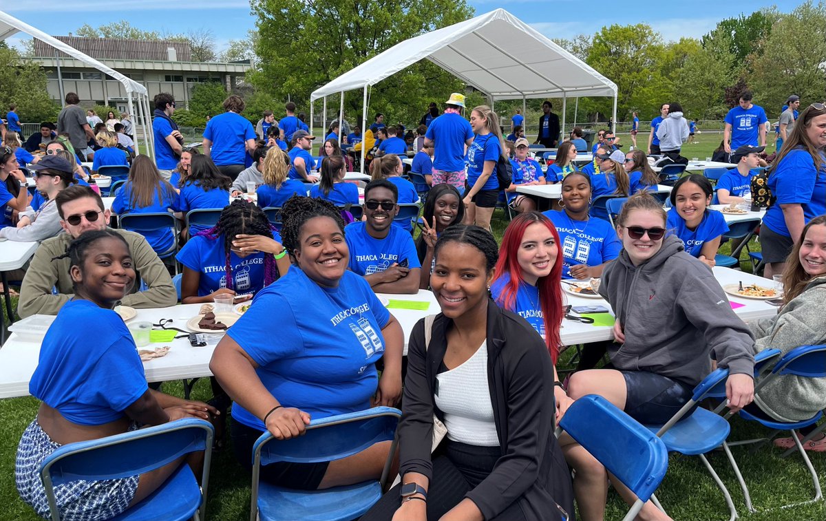 IthacaCollege's tweet photo. Congratulations to the IC Class of 2022, enjoying some mild weather at their barbecue on the Campus Center Quad just ahead of Senior Splash. #ICGrads #SeniorSplash #IthacaCollege @ICAlumni https://t.co/Qlq5kqd3Fe