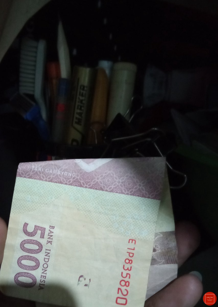 Tabe! Di mana masjid dekat2 unismuh yg bisa nebeng tinggal tiga hari? Belum datang kiriman baru besok deadline mi bayar kost. Isi dompet tinggal segini