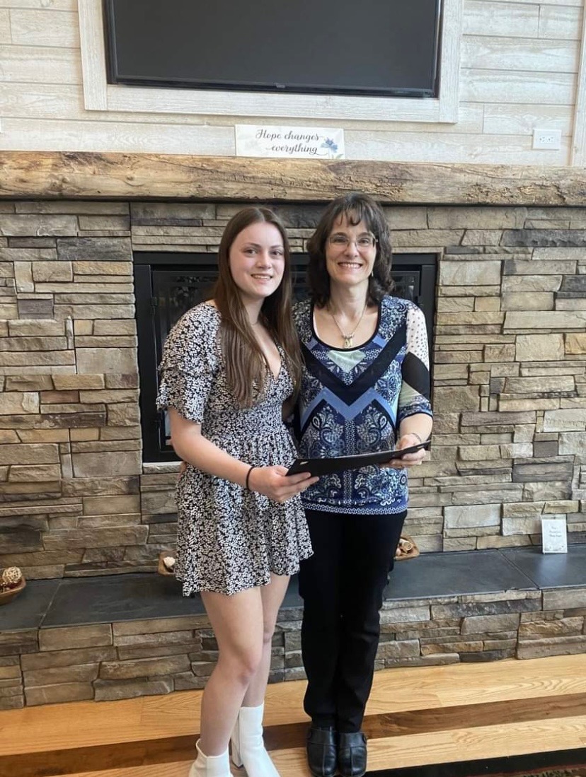 Congrats to Madison Hutchison for being one of the recipients of the 2022 H.O.P.E scholarships!