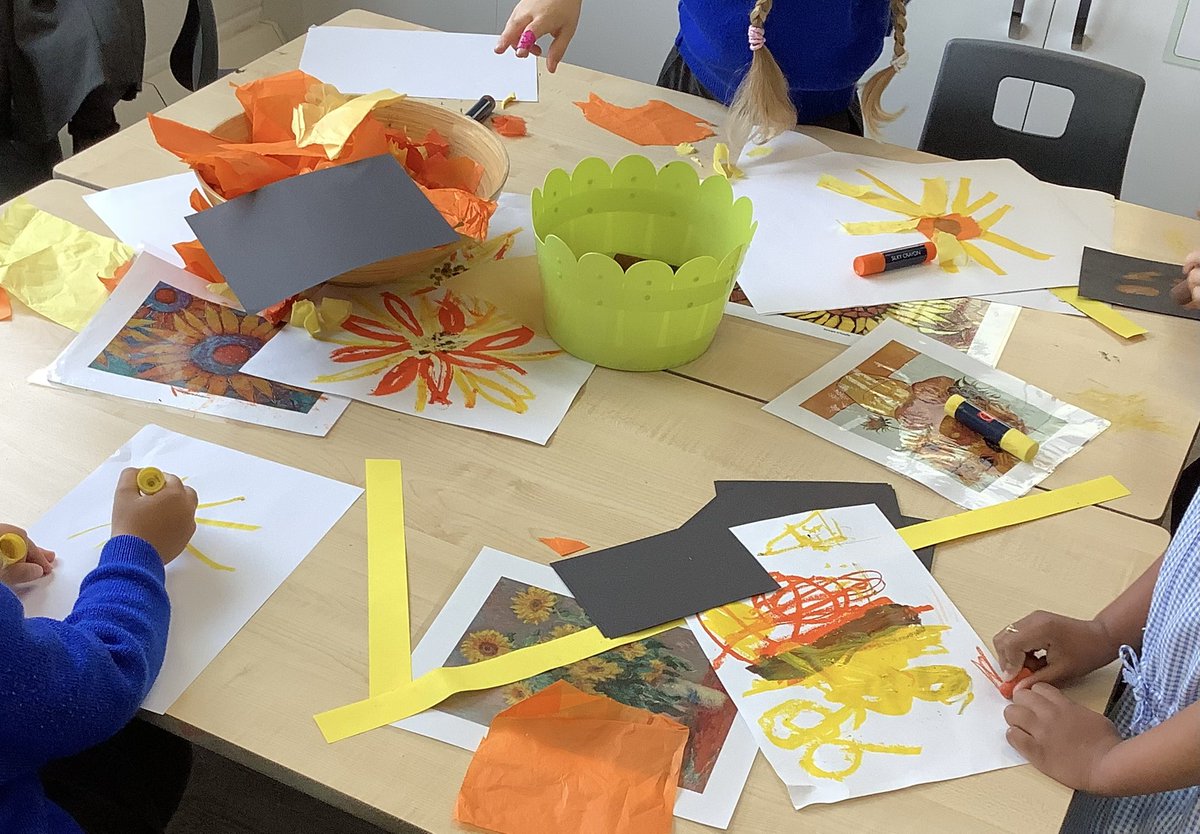 RJW_LPS's tweet photo. Sunflower creations: the process (in reverse)…
🌻🌻🌻🌻
@REC_LPS 
#LPSeyfs
#LPSart https://t.co/OX5YPY6TqV
