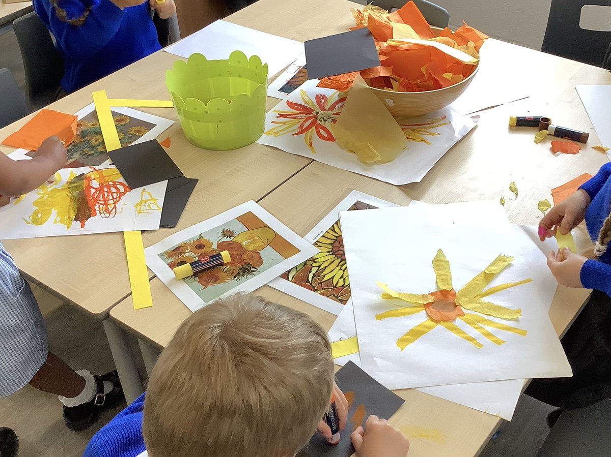 RJW_LPS's tweet photo. Sunflower creations: the process (in reverse)…
🌻🌻🌻🌻
@REC_LPS 
#LPSeyfs
#LPSart https://t.co/OX5YPY6TqV