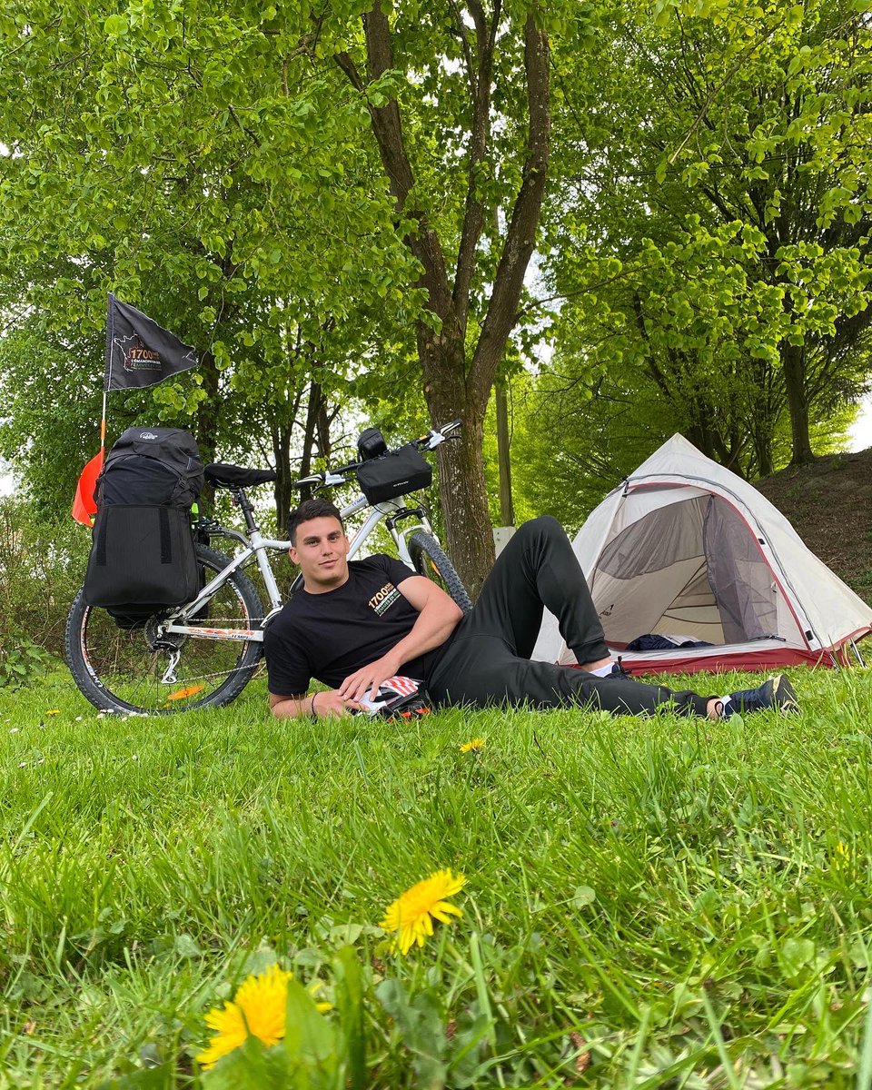 AsencioSullivan's tweet photo. Je commence à peine à réaliser que j’ai traversé la France à vélo en ayant  clairement fait du vélo 3 fois dans ma vie avant ça ! 1734km ✅ https://t.co/gmZNletxgL