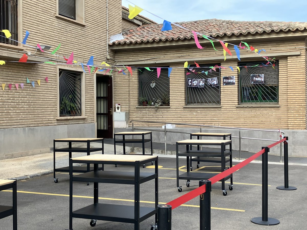 Trabajando ilusionadas en la preparacion de la #cofosstreetfest de mañana en <a href="/cpmariadeavila/">CP María de Ávila</a> @gustarcef <a href="/dgafprofesorado/">F. Prof. Aragón</a> <a href="/tonimartinez24/">Toni Martínez Ramos</a>
