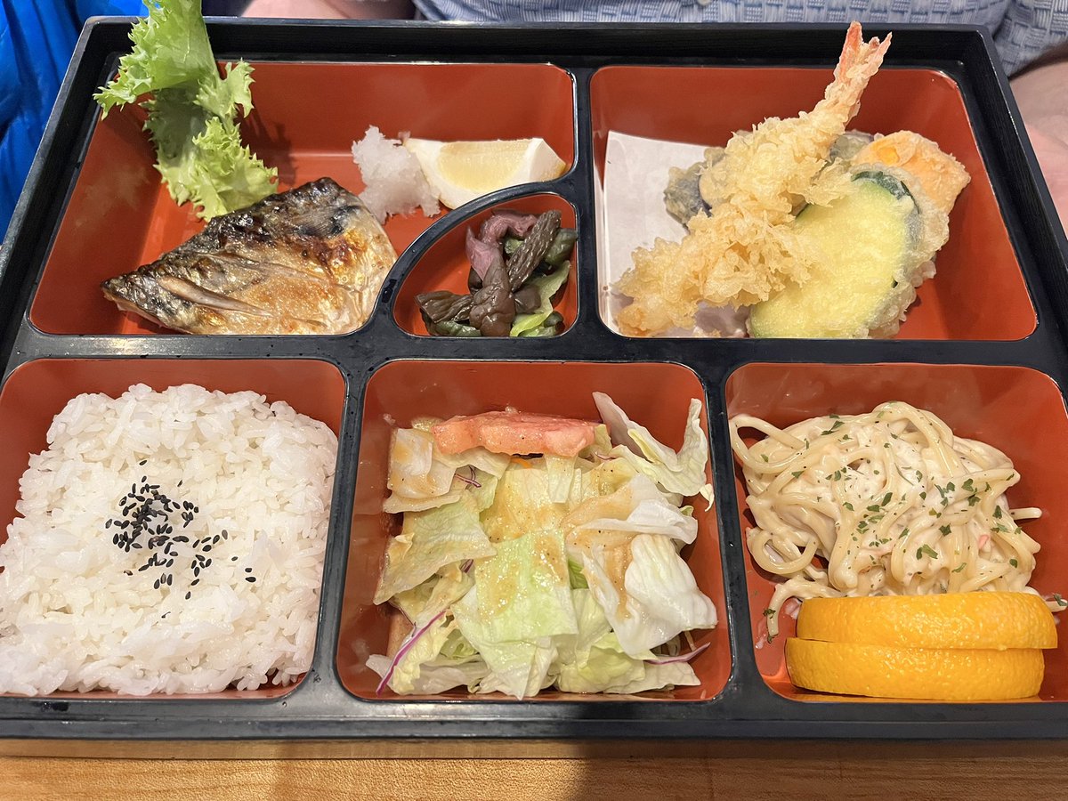 AnaBlackstad's tweet photo. Don’t let the strip mall setting fool you…Miyabi in Tukwila, WA serves up some amazing Japanese food in a casual setting. I loved the veggie roll with tempura kabocha, sweet potato and green beans. Fresh sushi. Friendly staff. Get there early! https://t.co/9E7uS1FxWV