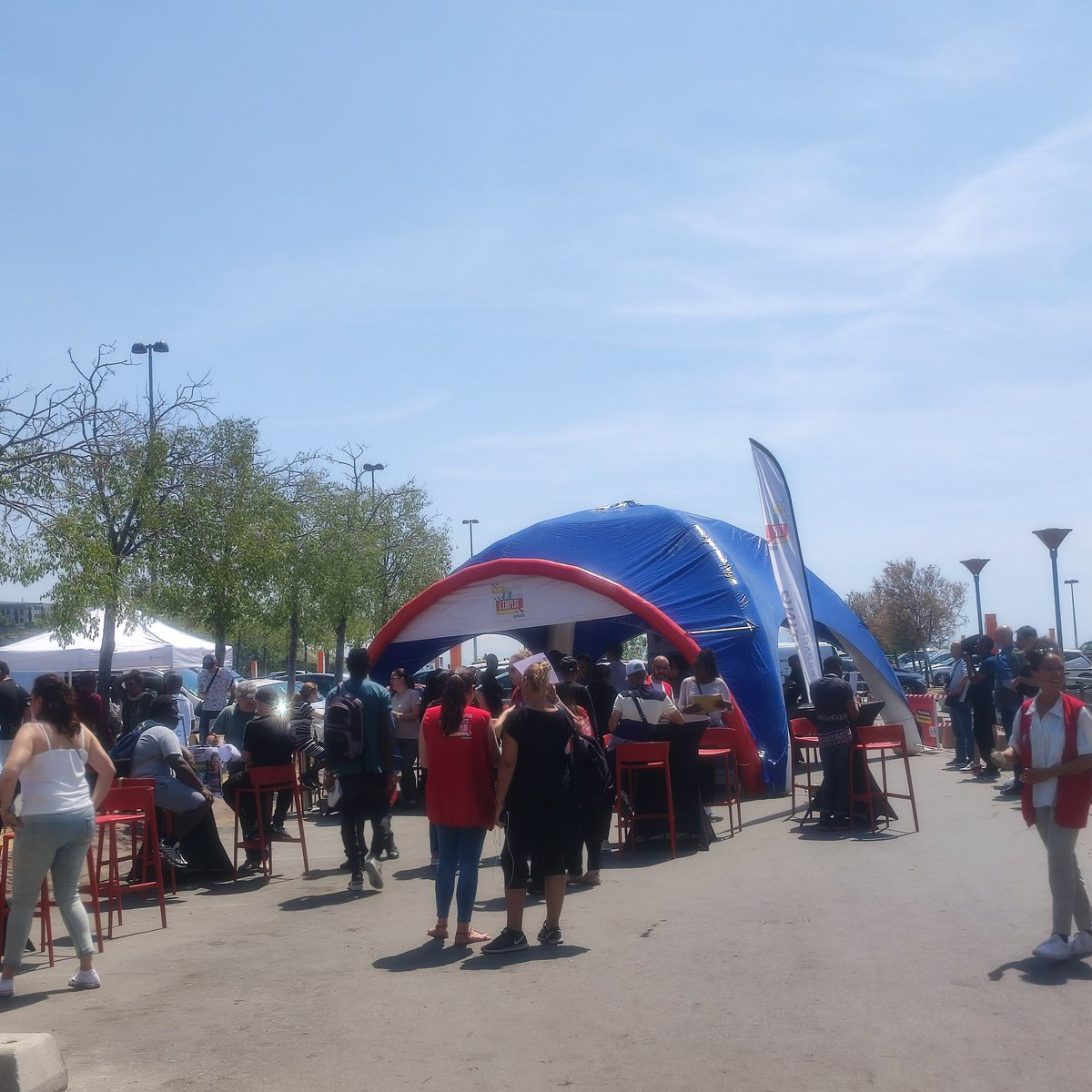 AuroreLucas3's tweet photo. Belle opération ce jour avec plus de 260 visiteurs à la place de #emploi et #formation  #commerce #grande distribution #expertisedAvenir  Marseille Grand littoral. Un grand MERCI à nos partenaires, @GroupeCarrefour ,@Chaussea, @opco #commerce ...et 👋👋a nos équipes. https://t.co/bWrd3rTJ0Q