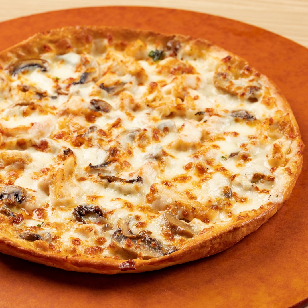 Lunch perfection. Enjoy a 9' thin crust loaded with alfredo sauce, cheese, chicken breast and mushrooms for only $9 + VAT!
.
.
.
#PizzaForLunch #LunchDeal #LunchSpecial #LunchTime #ArtisanalPizza #ForTheLoveOfPizza #PizzaHutNassau #ThinCrust #PizzaLover #ThinCrustPizza
