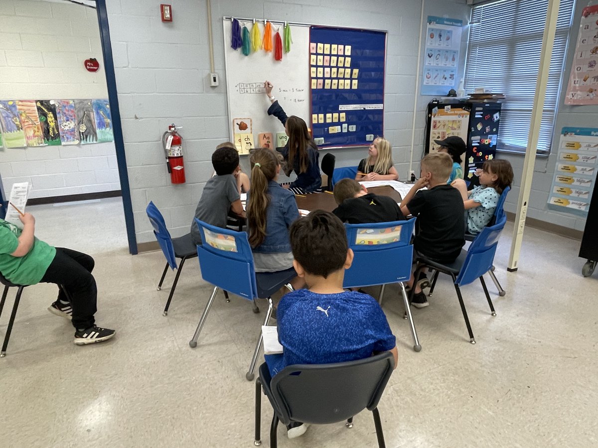 WMES_SMCPS's tweet image. Some of our second grade Bears have been hard at work using ratio tables in Math!