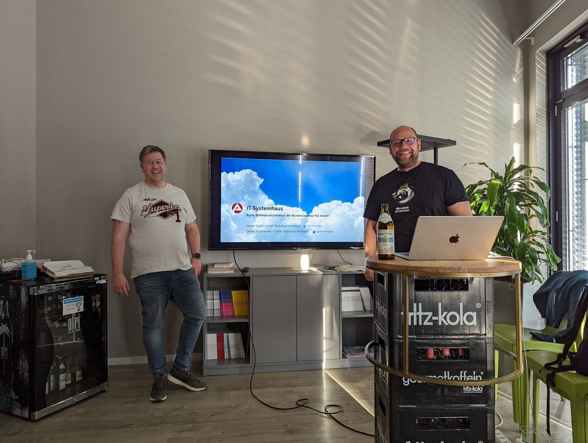 Microservices, domain-driven design, Kubernetes, GitOps - at the @codecentric offices in Berlin, @andre_sept and @SourceKnights from @Bundesagentur talk about the agile software architecture at a German government agency. I'm looking forward to see them again at @Cloudlandorg!