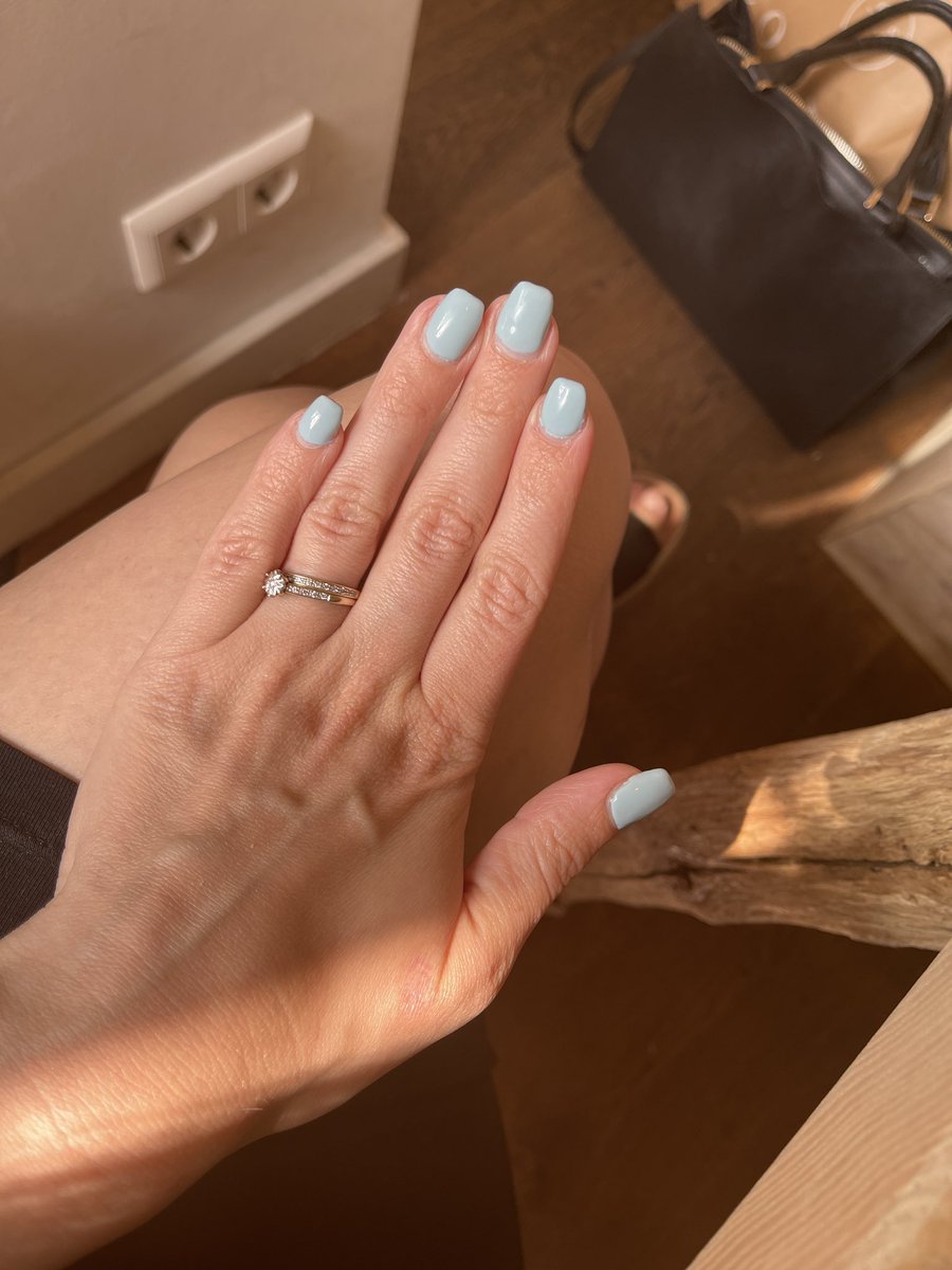 MetaMandy_'s tweet photo. Sunny weather and blue sky made me do it 🤷🏼‍♀️ ☀️ 💙 #dressupandshowup #selfcare https://t.co/vM7sWlLNio