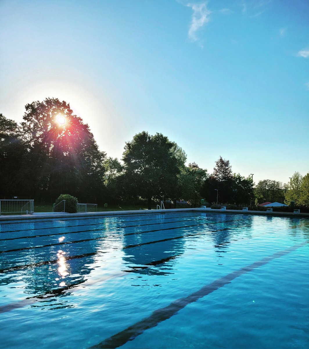 DanielaAdler4's tweet photo. Verspätetes, aber sehr feines Anbaden. 💙🙂 #rosenbad 🏊♂️
.
Wasser: 22,6
Luft: 21,4
.
#fehringliebe ♥️ #2022 #abends #swum https://t.co/ljiI71jCas
