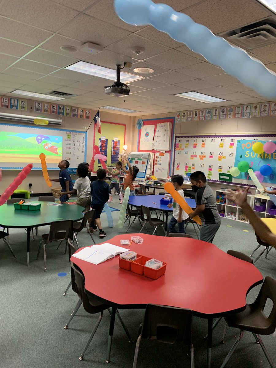 MrsVance_Kinder's tweet photo. 🎈 fun for our Pop into Summer activity today!! I love seeing them having so much fun. https://t.co/0U9134GZhH