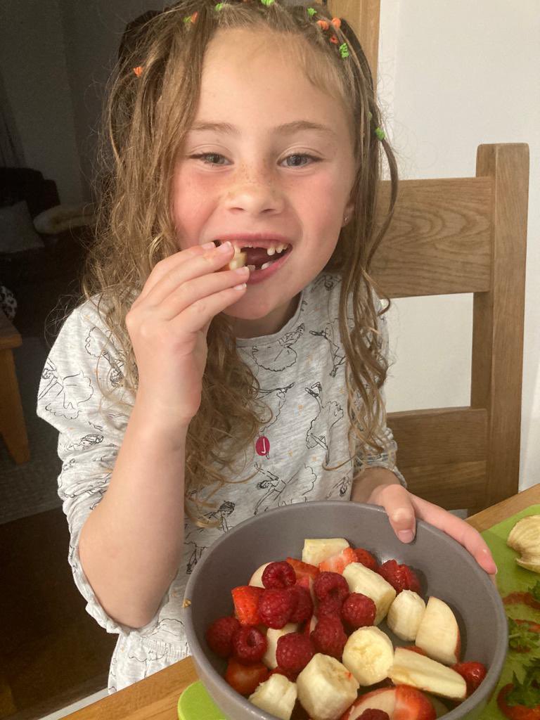 gareth_downey's tweet photo. Creu ffrwyth salad at gyfer gwaith cartref Nant y Draenog / making a fruit salad for her homework @Ysgol_y_Castell https://t.co/JKf5nYc5QJ
