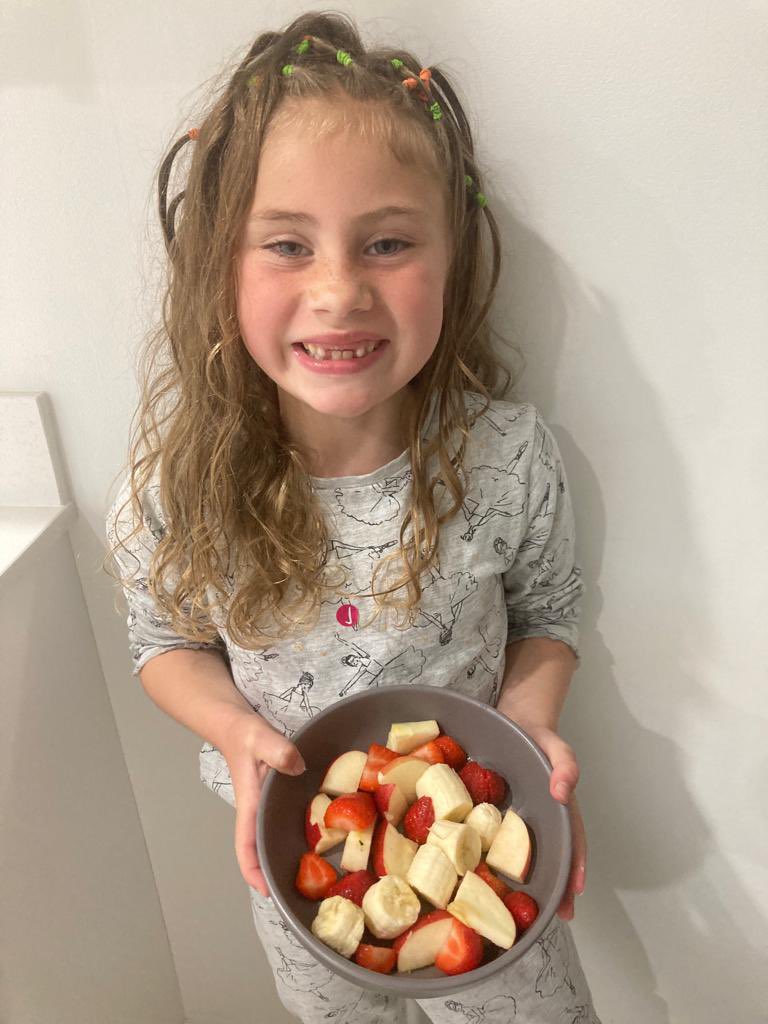 gareth_downey's tweet photo. Creu ffrwyth salad at gyfer gwaith cartref Nant y Draenog / making a fruit salad for her homework @Ysgol_y_Castell https://t.co/JKf5nYc5QJ