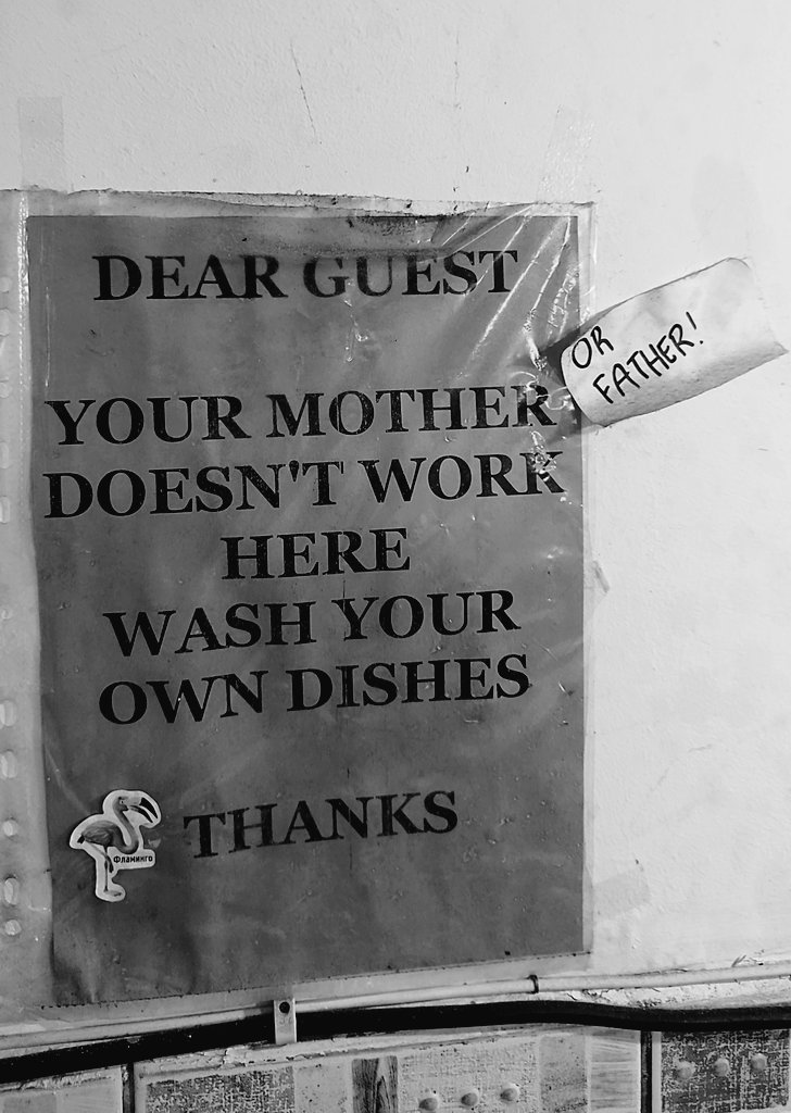 danibolomo's tweet photo. Si fuiste a un hostel y no viste este mensaje, realmente fuiste a un hostel? https://t.co/rezWTrhEly