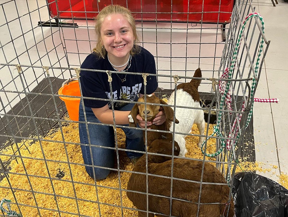 LCFFA1's tweet photo. Today was our FFA Petting Zoo! The Liberty Center Elementary and the LEC students got to view and pet some animals brought in by our students! #positivelylc #OhioFFA #LCFFA https://t.co/n7epYkIjop