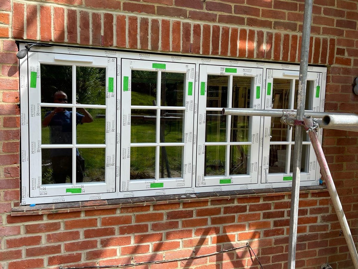 Headstart_HI's tweet photo. Resisence 9 windows with mechanical joints installed today in #Hook #Hampshire #timberlook #Reading @residence9 @CWGChoices https://t.co/VFJS0aLE99