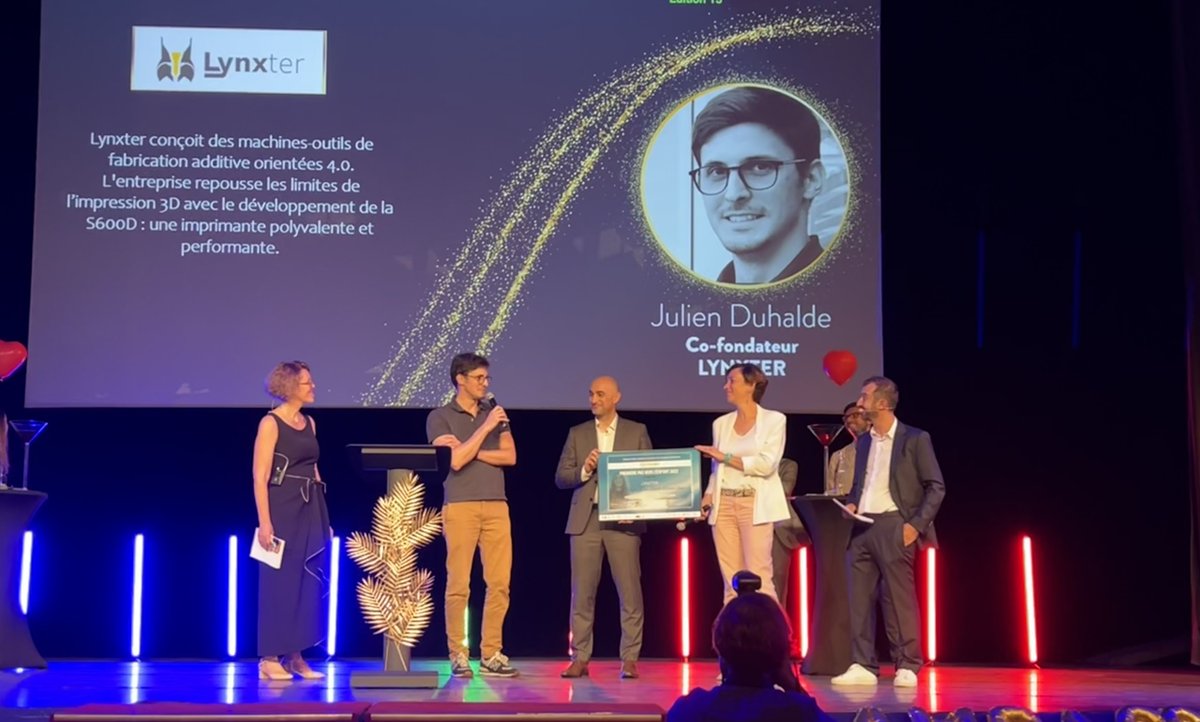 cic's tweet photo. 🏆 Et le gagnant du #PrixMoovjee Premiers Pas vers l'Export 2022, remis par C. Koestner (DGA du CIC) est… le projet @Lynxter_3D ! Il révolutionne la fabrication additive dans l'industrie via une imprimante 3D pro, innovante et multi-matériaux. Pour tout imprimer, ou presque 🖨️ https://t.co/4CG11YDV3o