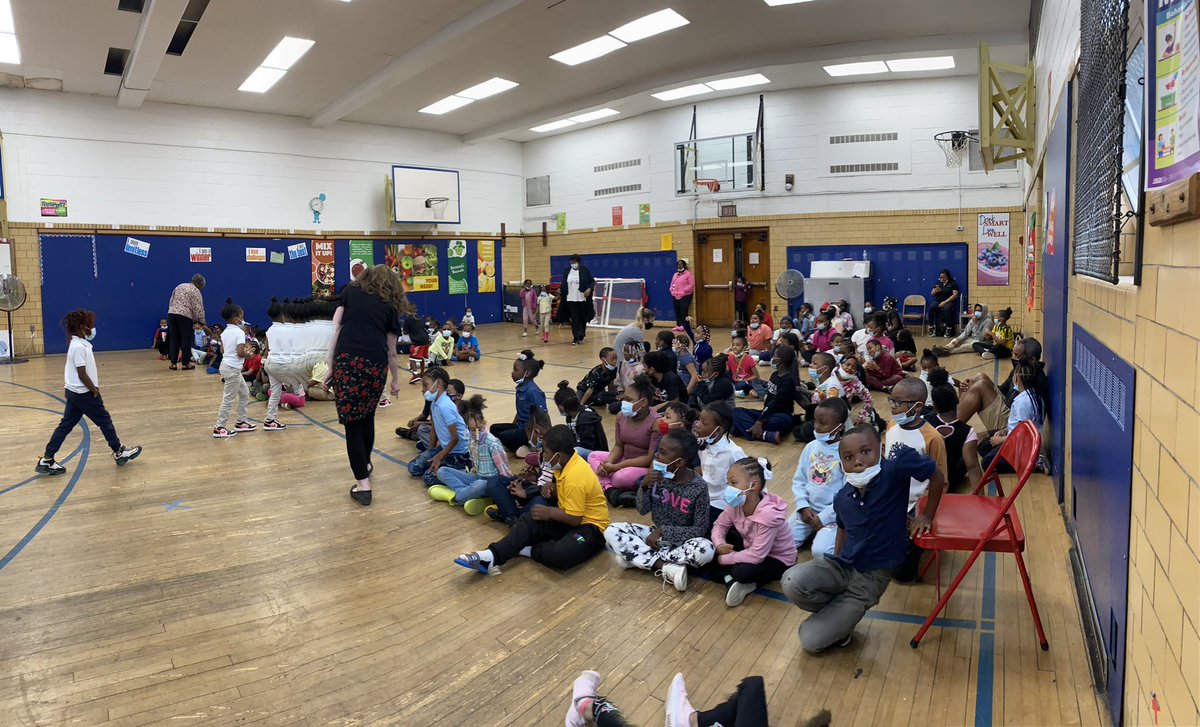 Wayne_DPSCD's tweet photo. Our students at Wayne got up close and personal to check out some animals from the Exotic Zoo! 🚀
#DPSCD https://t.co/3UlENBa94C