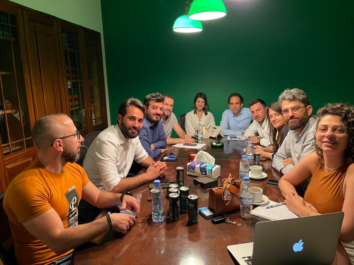 بيروت ١٨ ايار ٢٠٢٢ - اجتماع تشاوري مع رابطة المودعين اليوم.

النائب فراس حمدان:
ملتزم قضية المودعين والدفاع عن مصالحهم وتحميل الخسائر والمسؤوليات للمصارف التي راكمت ارباح الفوائد والهندسات المالية احتجزت اموال المودعين وسنرفض اي اقتراح لصندوق السيادي لبيع اصول الدولة.