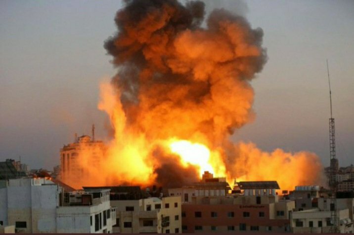 gianlucamart1's tweet photo. È trascorso un anno da quando Gaza veniva assediata e bombardata per 11 giorni consecutivi che causavano l'uccisione di 253 palestinesi inermi di cui 66 bambini.
In quel mese, per una incredibile casualità, la gran parte dei liberi giornalisti occidentali aveva judo. https://t.co/lXNSqjEZs1