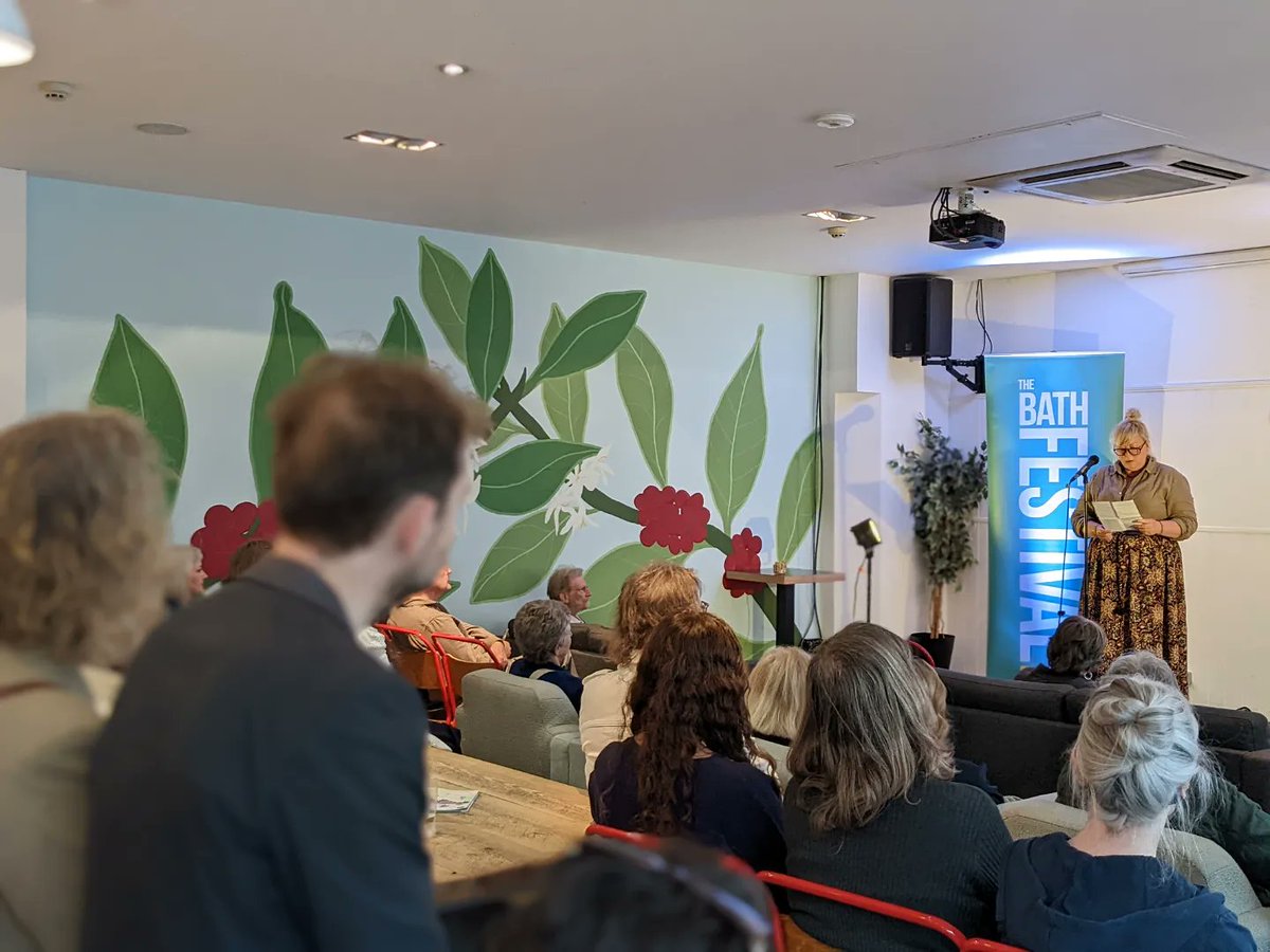 BathLitFest's tweet photo. What an incredible evening at @bathforumcoffee! We were thrilled to welcome @BathSpaUni MA students from 2019/20 to read from their anthology 🌟

A joyful reunion for alumni, friends and family alike! 🥳

#TheBathFestival #LiveEventsAreBack #BathSpaMA #books #inspiration https://t.co/Lb4YlIs4D9