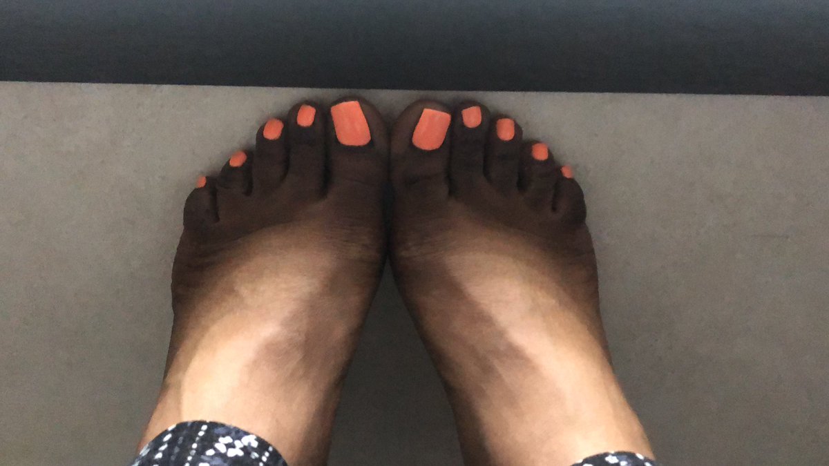 MsNikaMontana's tweet image. Orange 🍊 you glad you met me? 🥰🧡🧡🧡 #retweet if you have a foot fetish