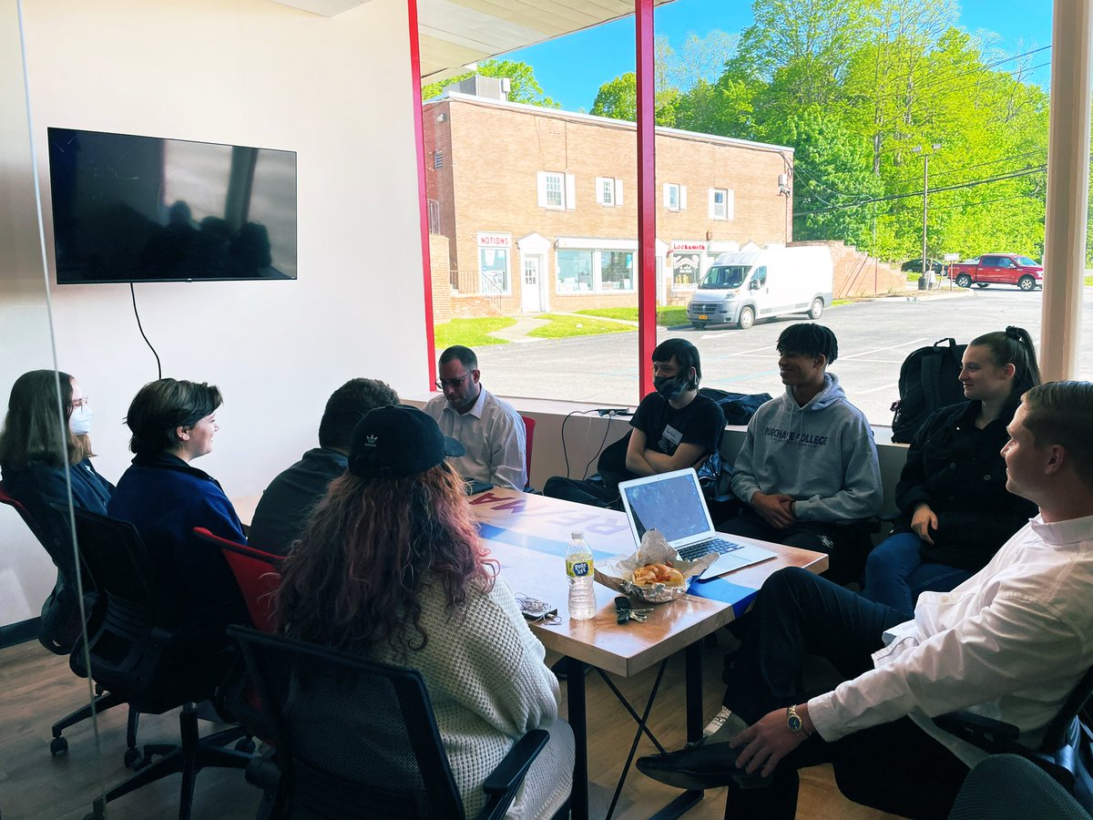 StudioArt_CTE's tweet photo. The Digital Film Class joined ReMax today to learn the ins and outs of filming and editing for a company. #cte #digitalfilm #remax @pnwbocestech https://t.co/LpErtXXa02