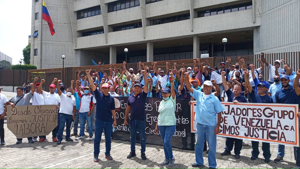 angelpd75's tweet image. Trabajadores de #Bimbo, #Polar, #Avon y #Mondelez en una sola lucha 🤜🤛 la restitución d sus #DerechosLaborales y el cumplimiento d las #Leyes d VENEZUELA. #QUEREMOSRESPUESTAS 
@torrealbaf 
@MinTrabajoVE 
@OITnoticias 
@RCamachoVzla 
@AsambleaVE 
@ViceVenezuela 
@NicolasMaduro