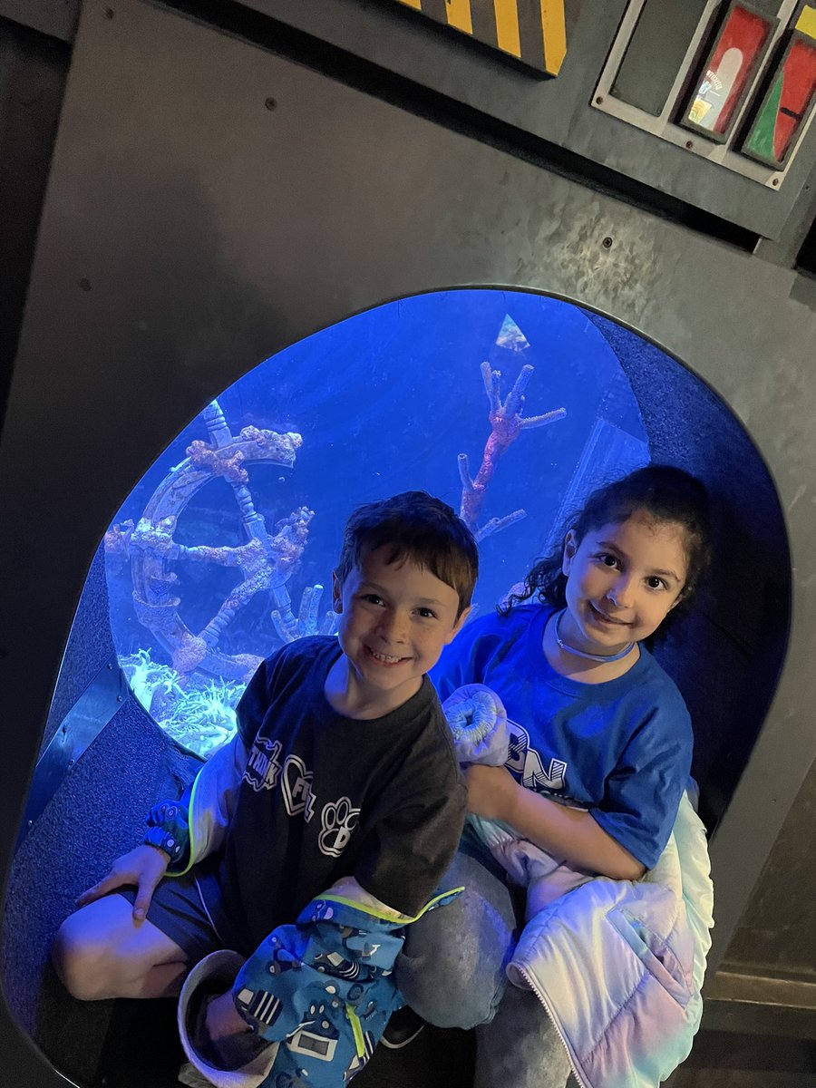 miss_palguta's tweet photo. Lots of Zoo fun! Thank you @BNLC_PTO for paying for the buses to get there! https://t.co/Bic52PTMhh