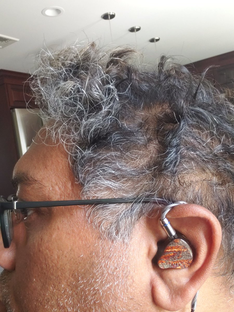 KhadafyKhan's tweet image. Let&apos;s try these IEM out for a little bit. #monarch2