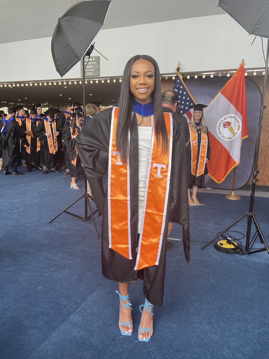 dssw34's tweet image. It’s just about go time! Flooding the timeline!😉 So proud of you!🧡 @_jorw @HaslamUT @LadyVol_Hoops #MBALoading