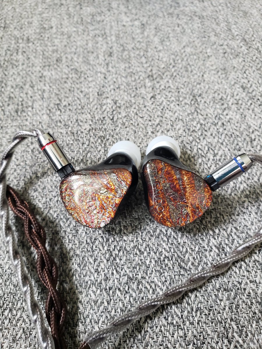 KhadafyKhan's tweet image. Let&apos;s try these IEM out for a little bit. #monarch2