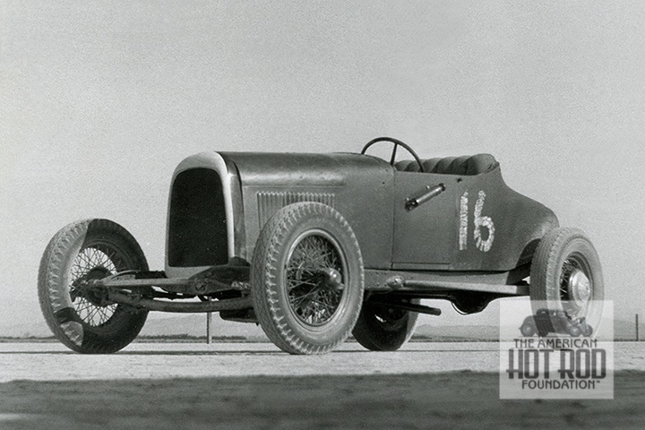 AmerHotRodFdn's tweet image. PHOTO OF THE DAY
𝚆𝚎𝚍𝚗𝚎𝚜𝚍𝚊𝚢, 𝙼𝚊𝚢 𝟷𝟾, 𝟸𝟶𝟸𝟸
 
Chuck Spurgin’s Roadster at the July 19, 1942 lakes meet at Rosamond Dry Lake. 

MORE: ahrf.com/historical-lib… (Ref: BAK_542)
 
#HotRodHistory #DryLakesRacing #LandSpeedRacing