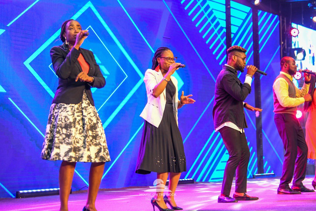HOTRREFUGE's tweet photo. |PRAISE|

🎶I serve a living God o
Even the devil knows say na true
I serve a living God o
Everybody know say na you dey reign oh

Jehovah na you dey reign o
Jehovah na you dey reign o🎶

#Reset2022
#HOTRRefuge
#HOTRService
#WordAliveService https://t.co/7PjxqMyxif
